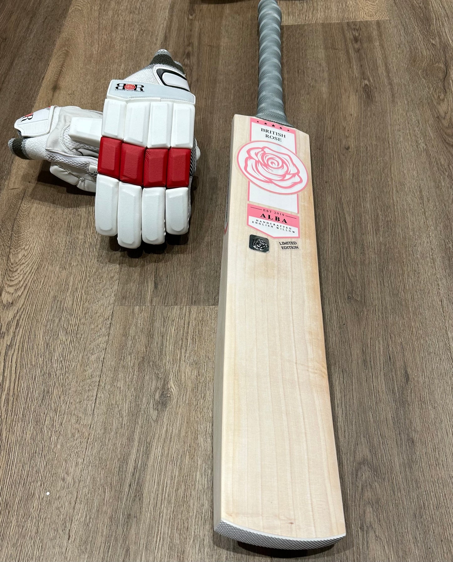 Black Friday Deal: Alba Pink, Harrow Junior Bat - Incl. Free Academy Batting Gloves