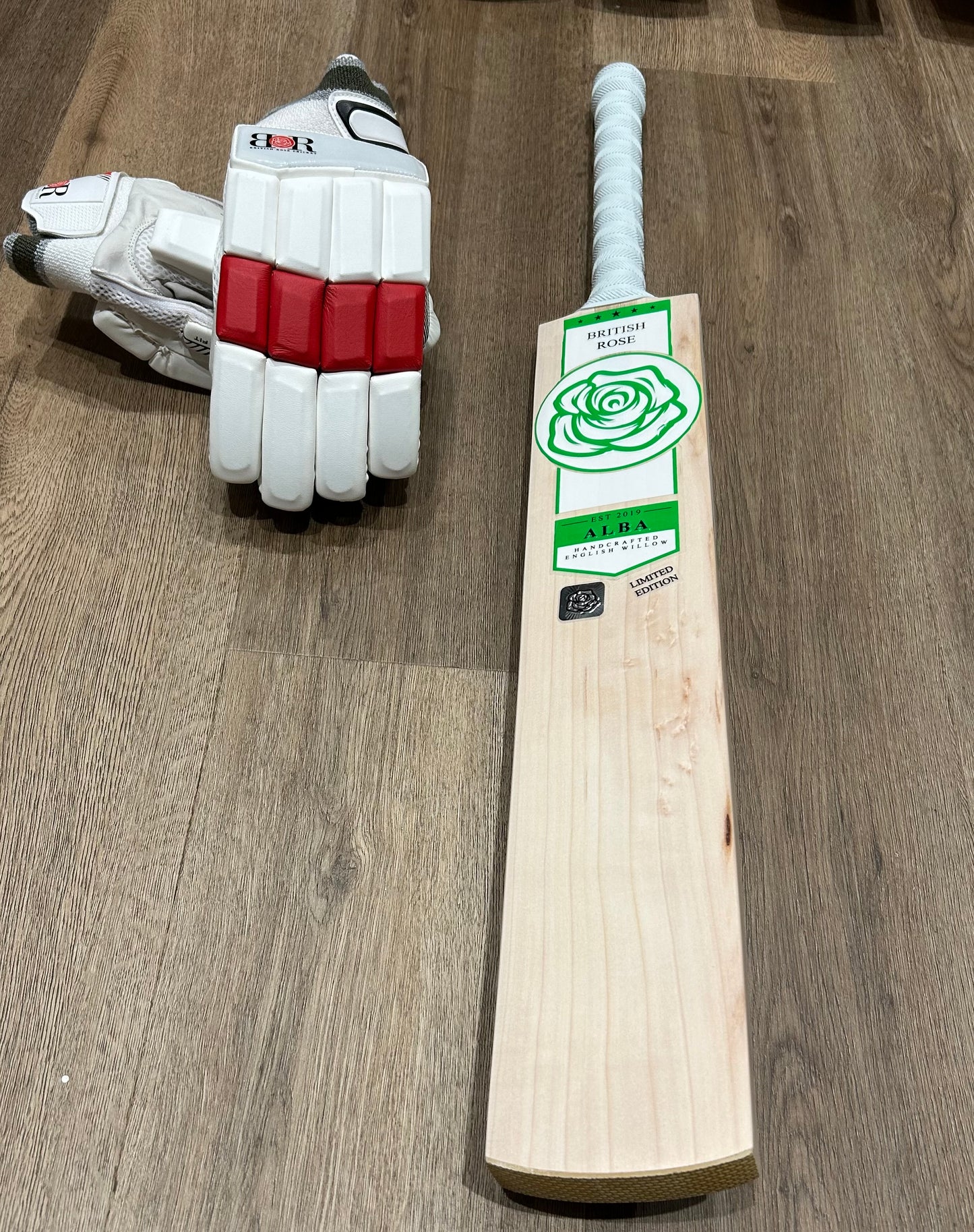 Black Friday Deal: Alba Green, Size 6 Junior Bat - Incl. Free Academy Batting Gloves