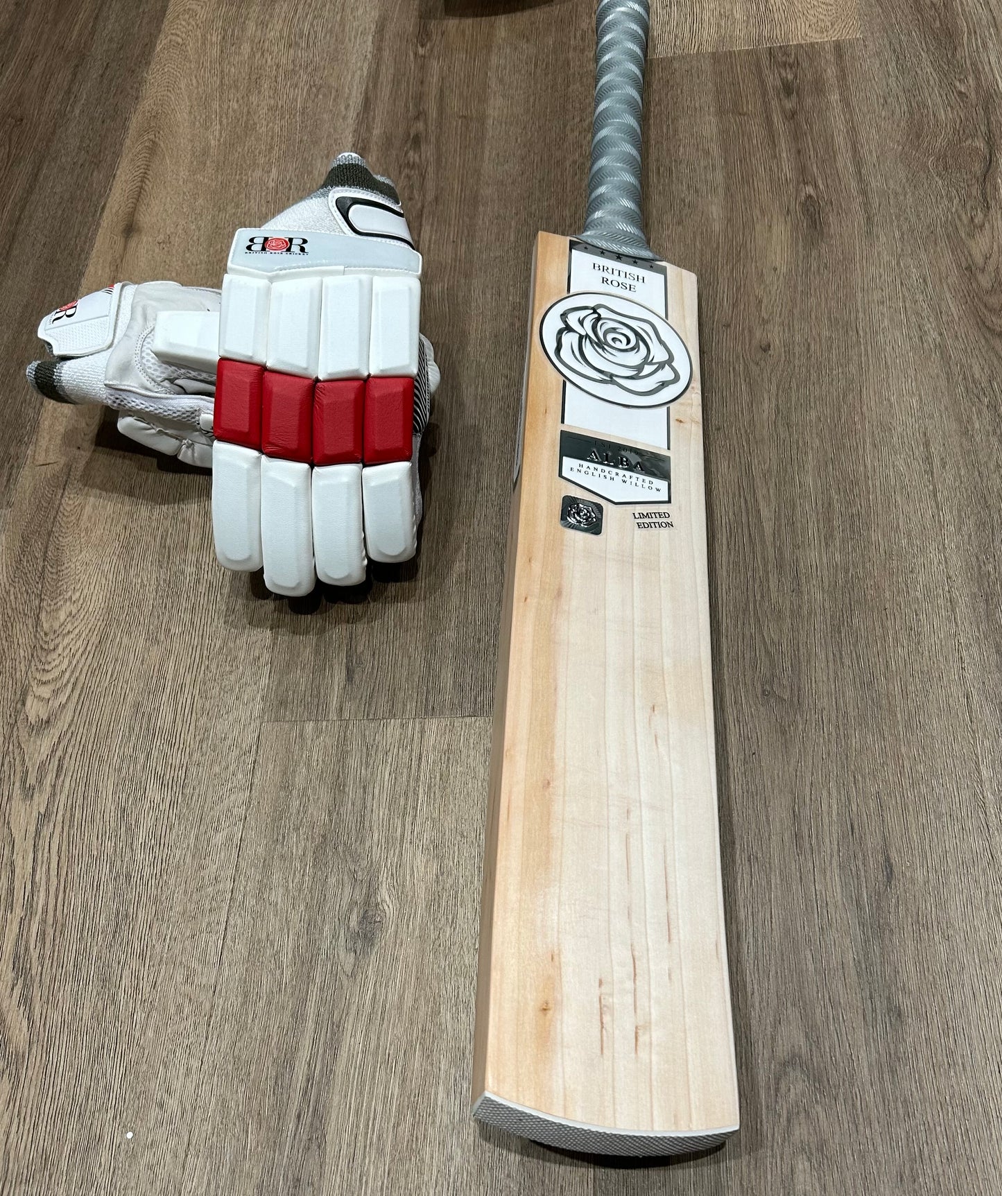 Black Friday Deal: Alba Silver, Harrow Junior Bat - Incl. Free Academy Batting Gloves